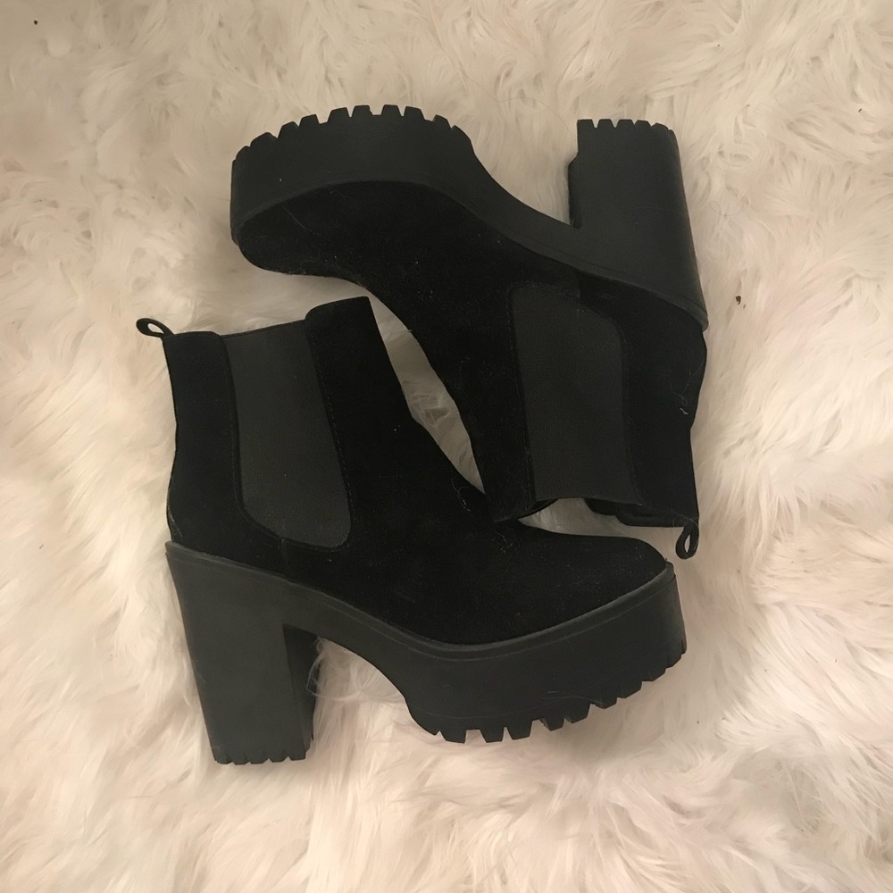 BOOHOO boots